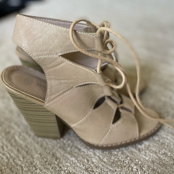 Nude lace up heels - Picture 5 of 9